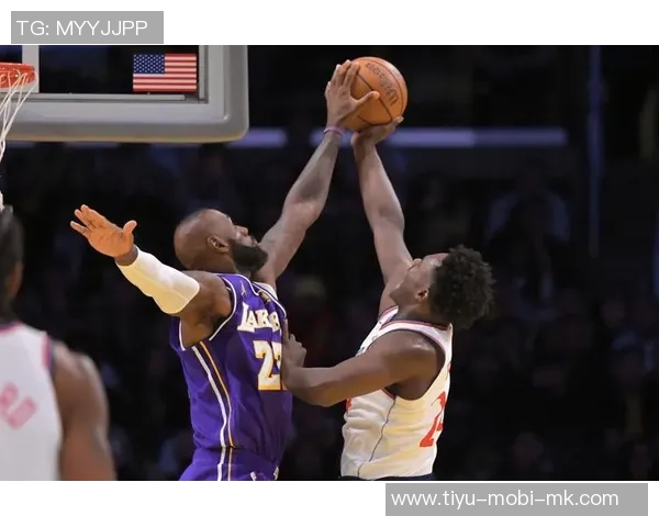 詹姆斯转发马克西生涯新高54分与9助攻的精彩表现引发热议