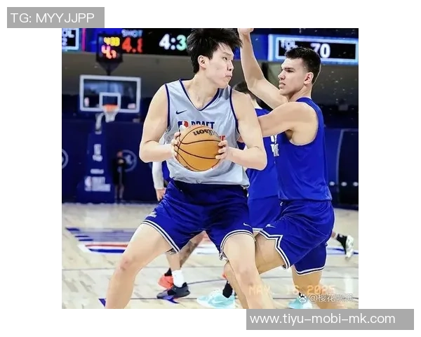 狄龙上半场表现抢眼8中3贡献7分1板3助2断成功对抗杨瀚森 狄龙上半场表现抢眼8中3贡献7分1板3助2断成功对抗杨瀚森